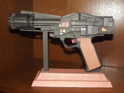 Battlestar-Galactica-Blaster-Papercraft